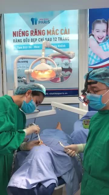 Cô Nguyệt Minh đến với Nha khoa Paris trong tình trạng bị mất đến 5 chiếc răng gây ảnh hưởng đến quá trình sinh hoạt và sức khỏe cũng như thẩm mỹ