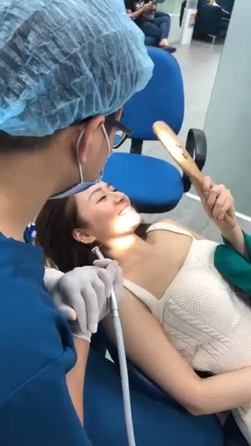 Cùng lắng nghe cảm nhận của chị Phương sau khi hoàn thành bọc răng sứ nhé