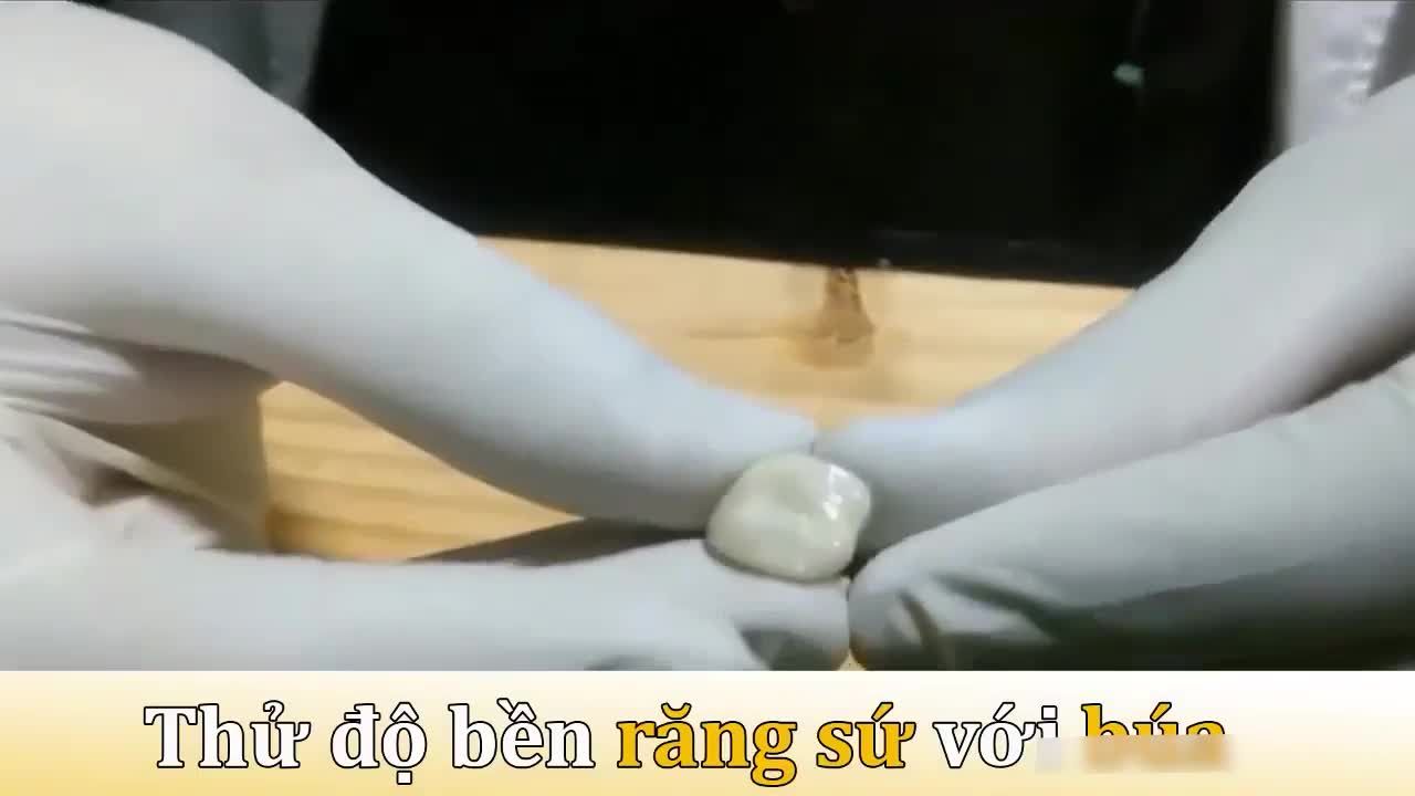 DÙNG BÚA ĐẬP RĂNG SỨ - LIỆU CÓ VỠ