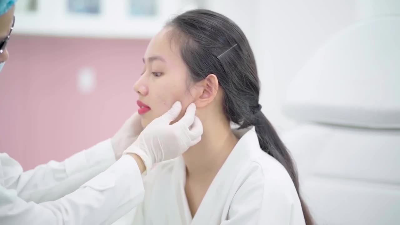 Khách hàng cảm nhận rõ rệt hiệu quả thon gọn sau khi làm Vline Perfect nên đã quyết định Làm Filler cằm để tạo hình gương mặt Vline cân đối.