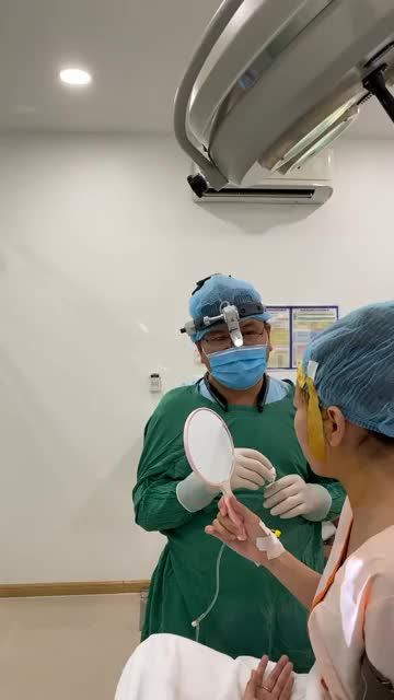 khách nâng mũi cấu trúc sụn tai+ surgiform
