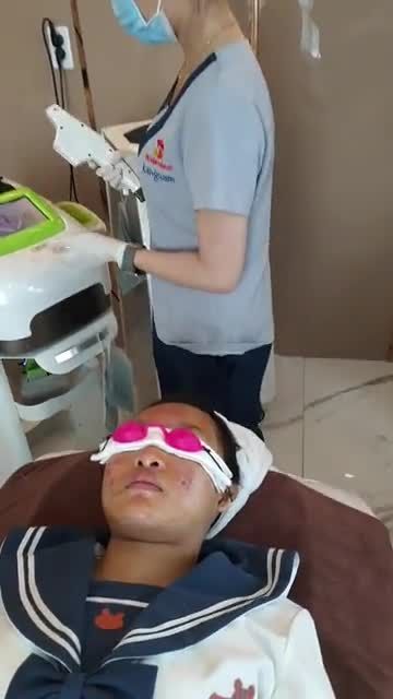 Mụn CHI CHÍT chữa mãi không HẾT - Đến Kangnam "GIẢI CỨU"