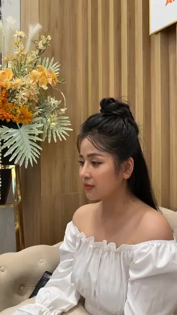 Nàng MC duyên dáng xuất hiện rạng rỡ với dáng mũi Sline cao
