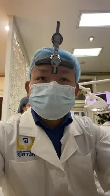 TS.BS Trịnh Đức Mậu phân tích thực hiện ca lâm sàng kết hợp nhiều vấn đề về bệnh lý răng miệng.