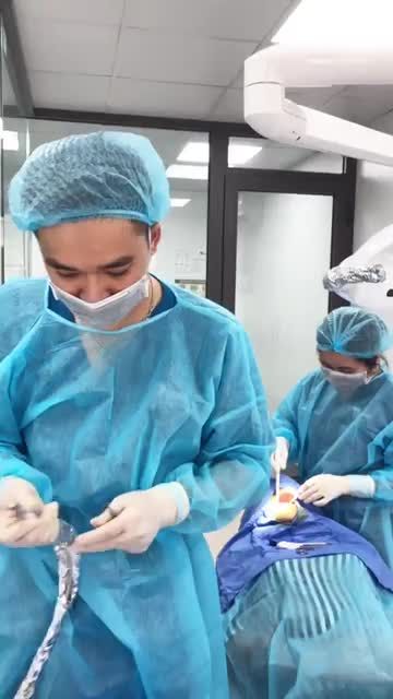 Cấy 2 trụ implant Thụy Sỹ cho khách hàng Vũ Thị Hương