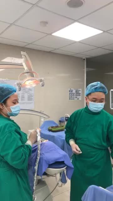 Cấy ghép implant cho khách hàng tại Bà Triệu