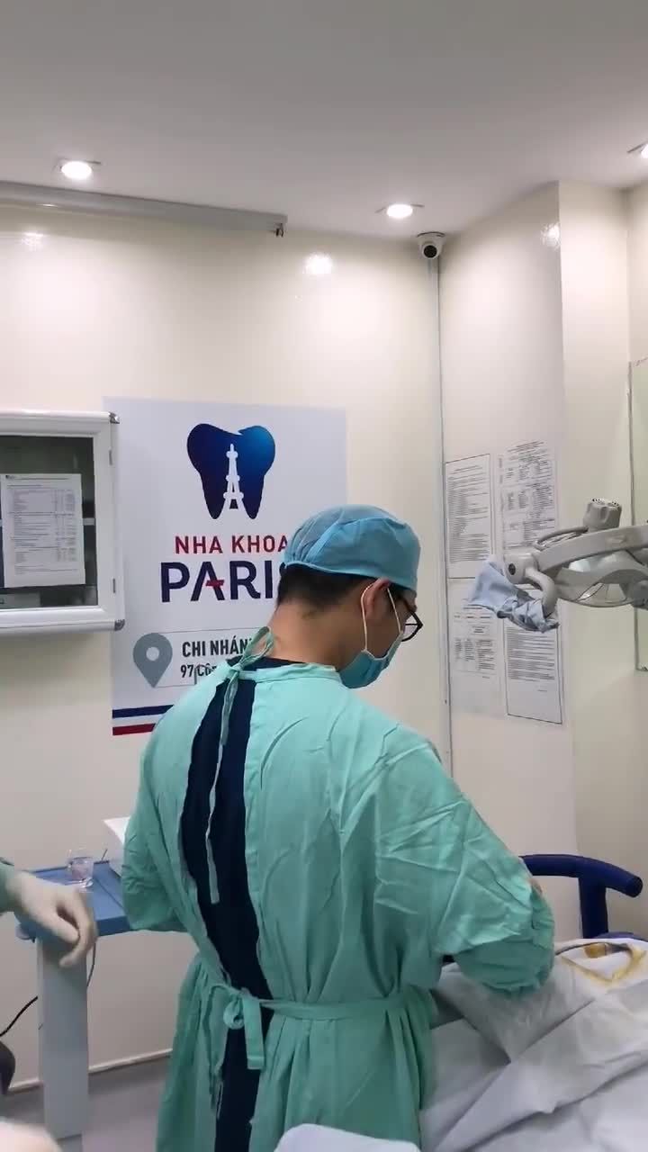 Cấy ghép implant cho khách hàng tại Cộng Hòa