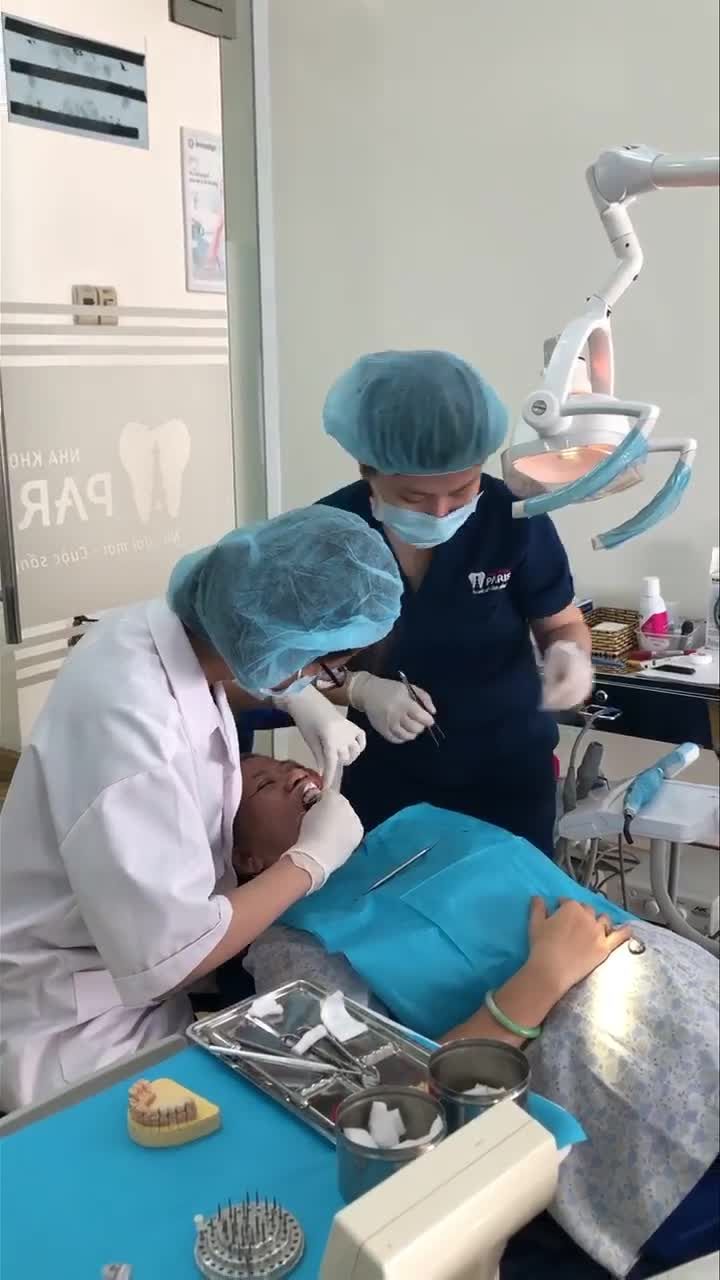 Gắn răng sứ Cercon HT cho khách hàng tại TP HCM