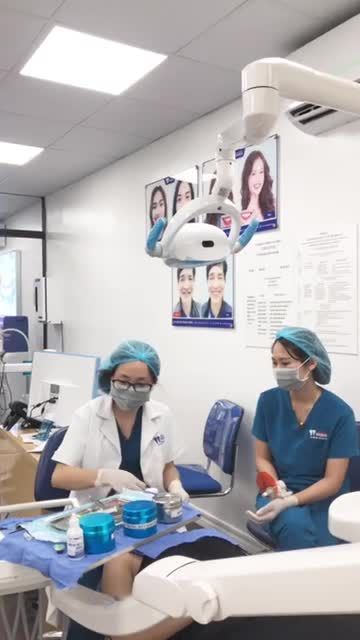 KH Nguyễn Phương Anh (sn 1999 đến từ Cao Xanh, Hạ Long) gặp tình trạng hô nhẹ ở 2 hàm, răng chen chúc.