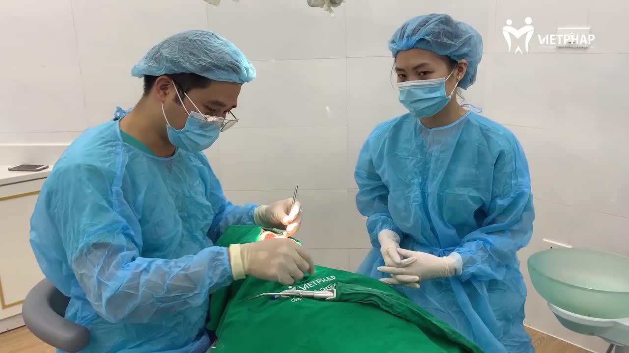 KHẮC PHỤC TÌNH TRẠNG MẤT RĂNG CHO KHÁCH HÀNG HÀN QUỐC