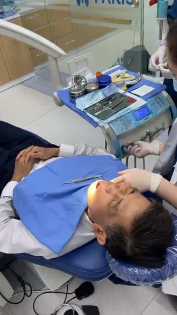 Lắp răng sứ cho khách hàng tại Kim Mã