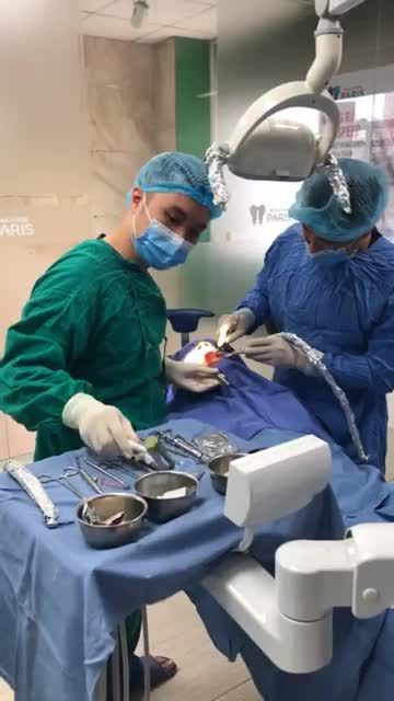 Nâng xoang kín và cắm implant cho khách hàng tại Thái Thịnh