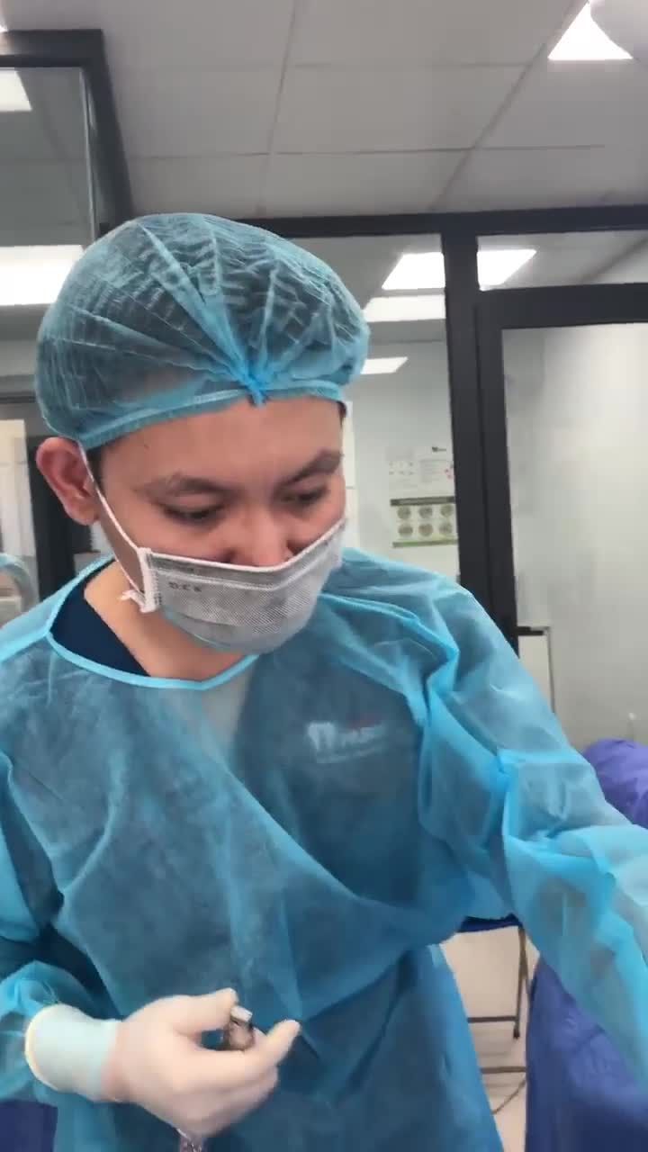BS TẠ QUANG LƯU THỰC HIỆN CẤY GHÉP TRỤ IMPLANT STRAUMANN CHO KH TẠI NHA KHOA PARIS QUẢNG NINH