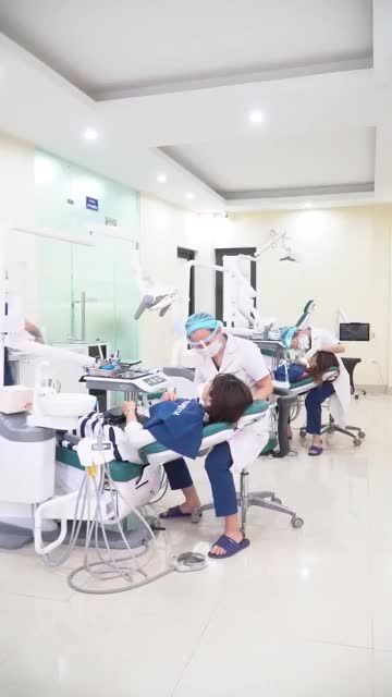 CẬN CẢNH QUÁ TRÌNH THÁO MẮC CÀI SAU HƠN 2 NĂM NIỀNG RĂNG KHỚP CẮN HỞ