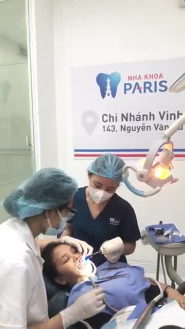 KH Thu Hoàn gắn mắc cài kim loại tự buộc tại nha khoa Paris Vinh. Do bs Nguyễn Thị Thanh Huyền cùng ekips Vinh thực hiện!