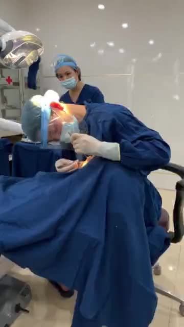 KHẮC PHỤC HẬU QUẢ CỦA CẦU RĂNG SỨ BẰNG TRỒNG RĂNG IMPLANT