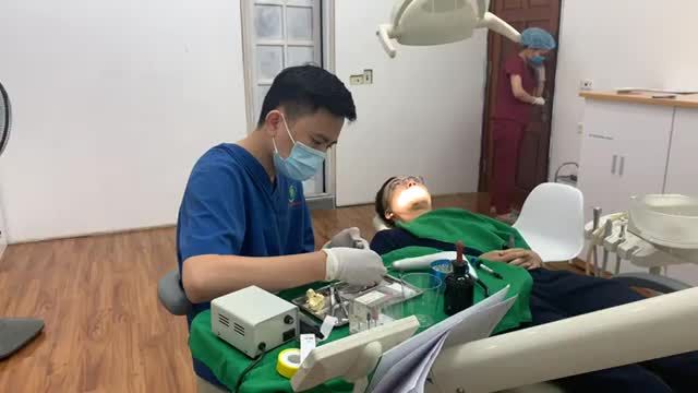 Lắp răng implant phục hình răng hàm lớn cho khách hàng tại Nha Khoa Thuỳ Anh.