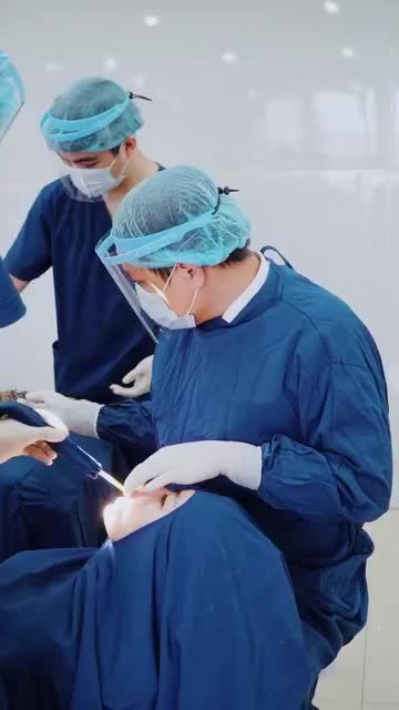 TRỒNG RĂNG IMPLANT CHO KHÁCH HÀNG TAI NẠN GÃY NHIỀU RĂNG CỬA
