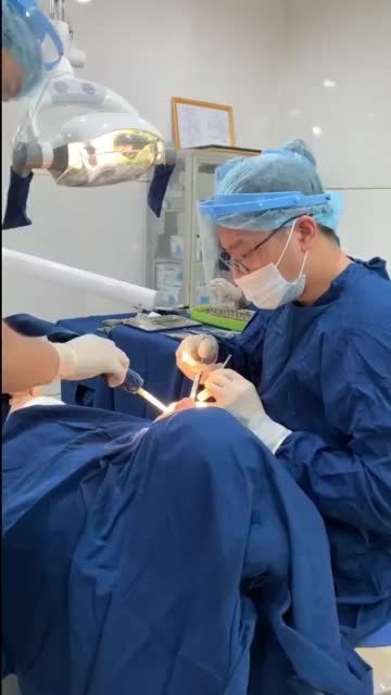 TRỒNG RĂNG IMPLANT KHẮC PHỤC RĂNG SÂU HỎNG TẠI NHA KHOA LẠC VIỆT INTECH