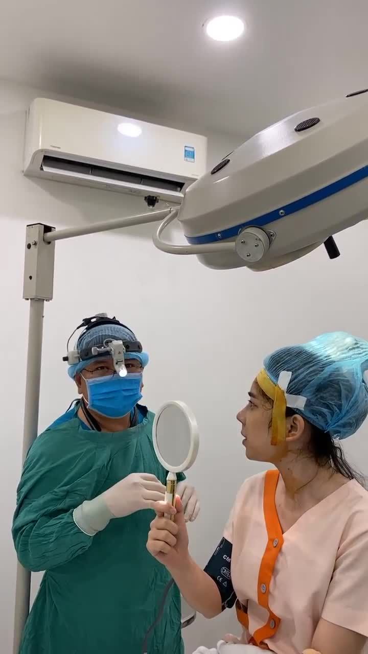 "Xem dáng mũi trước khi đóng vết khâu" là một "đặc quyền" của khách hàng khi nâng mũi ở AZ NOSE