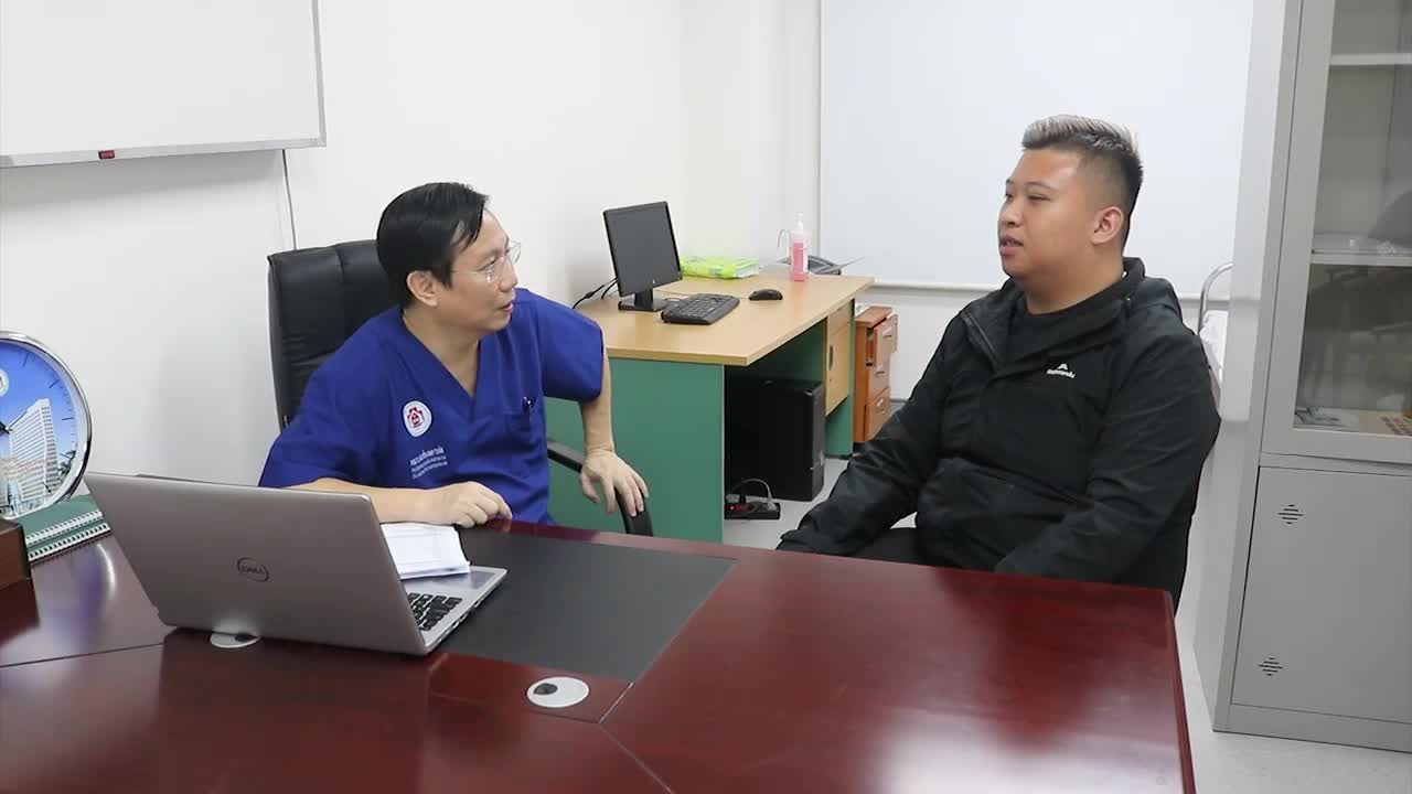 Buổi tái khám của PGS.TS Nguyễn Anh Tuấn với nam bệnh nhân có cân nặng 163kg