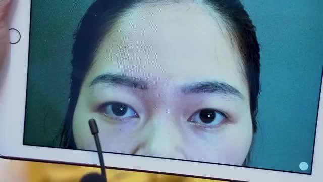 Mắt sụp mí, mỡ dư khiến bạn trông già hơn so với tuổi phải làm sao? Theo dõi video Nâng cung mày ngay sau để để có thêm động lực bạn nhé
