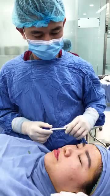 Bác sĩ phân tích phẫu thuật nâng mũi cấu trúc 4D tại Kangnam