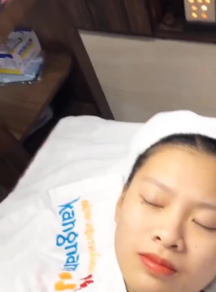 KHÁCH HÀNG ĐIỀU TRỊ MỤN CN DE-ACNE