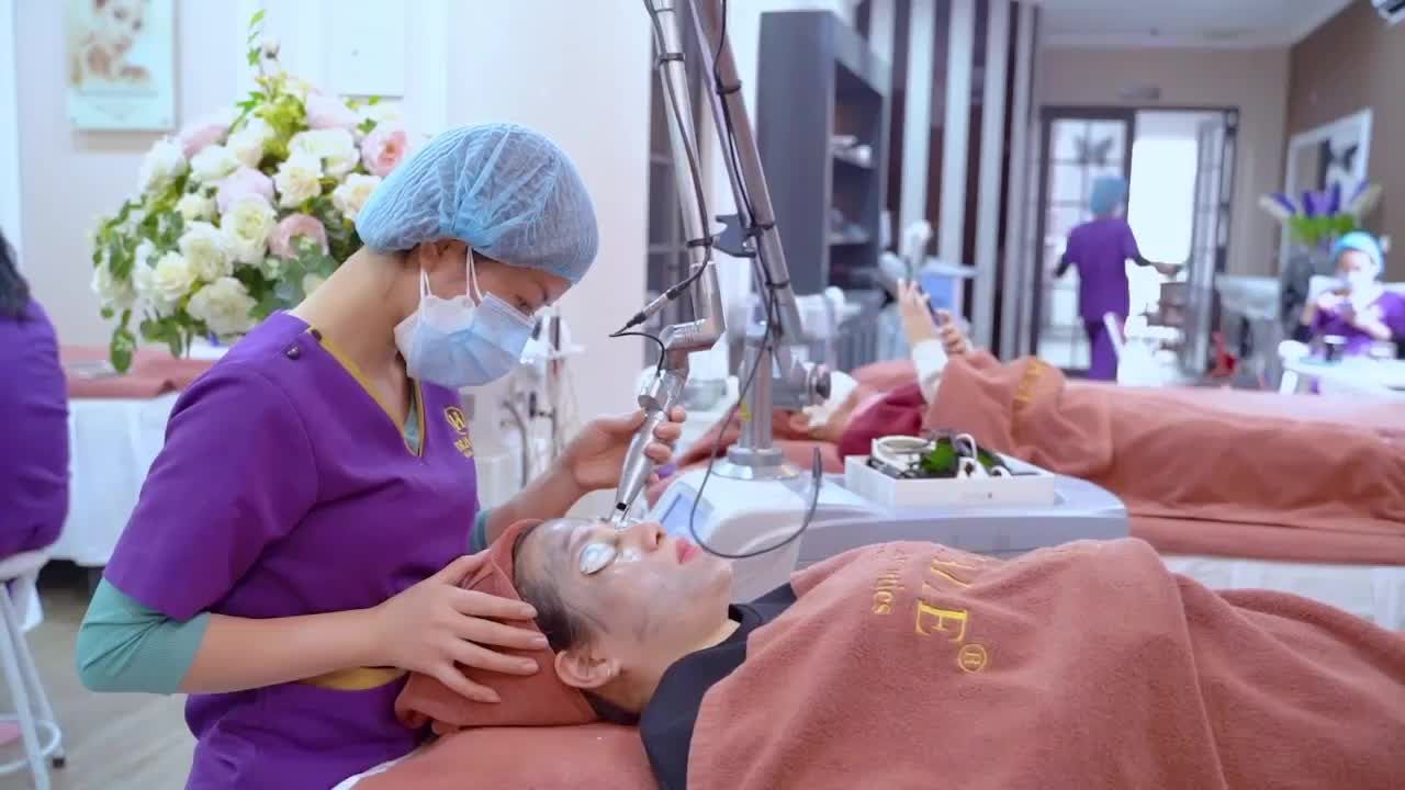 Cùng xem Chăm sóc da mặt đón Tết - chị em cứ đặt niềm tin Hải Lê mang tới bạn sự tự tin đón Tết xinh!