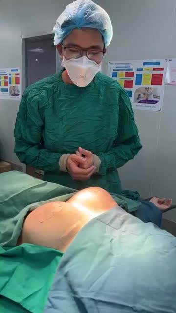 Nâng ngực kết hợp treo sa trễ, size 300cc