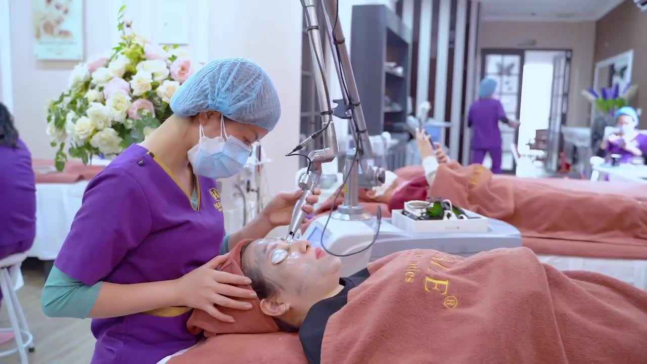 Cùng xem Chăm sóc da mặt đón Tết - chị em cứ đặt niềm tin Hải Lê mang tới bạn sự tự tin đón Tết xinh!