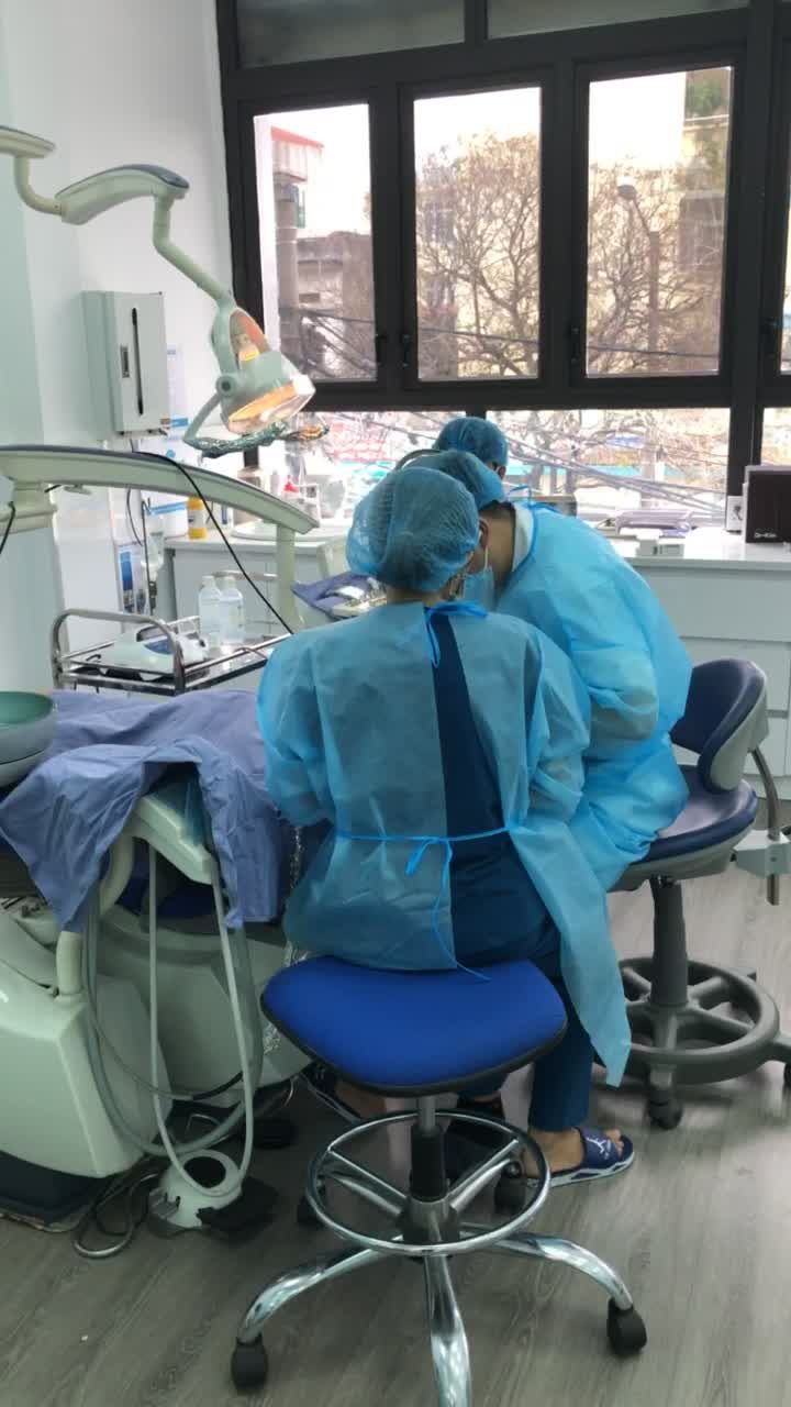 Cận cảnh quá trình cấy ghép 02 trụ Implant Straumann tại nha khoa Paris Hải Phòng