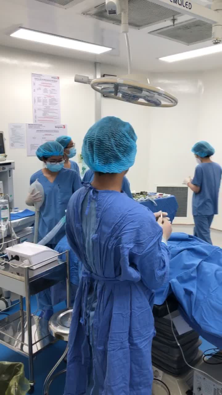 Quá trình chuẩn bị cho vị khách hàng thực hiện dịch vụ trồng răng tại NK Paris 84A Bà Huyện Thanh Quan