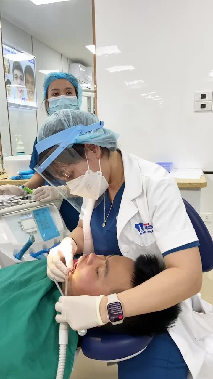 Cận cảnh ca gắn mắc cài tại Nha khoa Paris Bắc Ninh