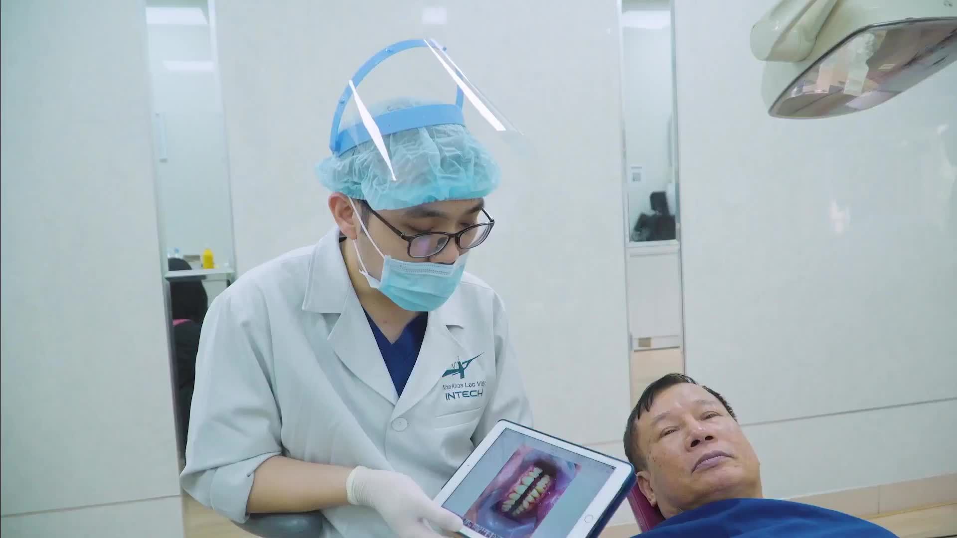 quá trình lắp răng implant, khôi phục lại răng cửa bị mất cho khách hàng Phạm Ngọc Thành tại Nha Khoa Lạc Việt Intech.