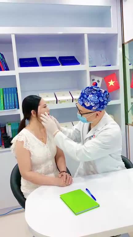 WOW Cô khách trẻ ra 10 tuổi, da căng mướt sau Căng chỉ Mi