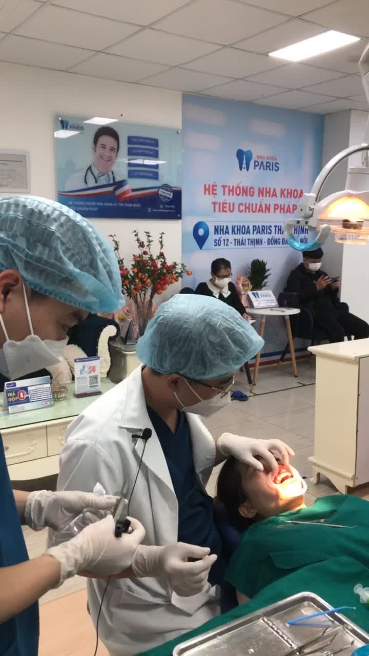 Cận cảnh ca gắn mắc cài tại Nha khoa Paris 12 Thái Thịnh