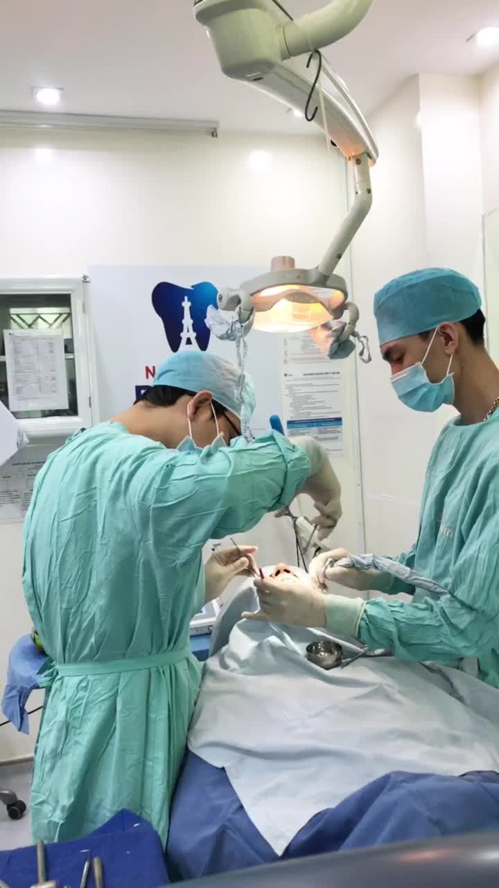 Ca trồng răng tại NK Paris 97 Cộng Hoà