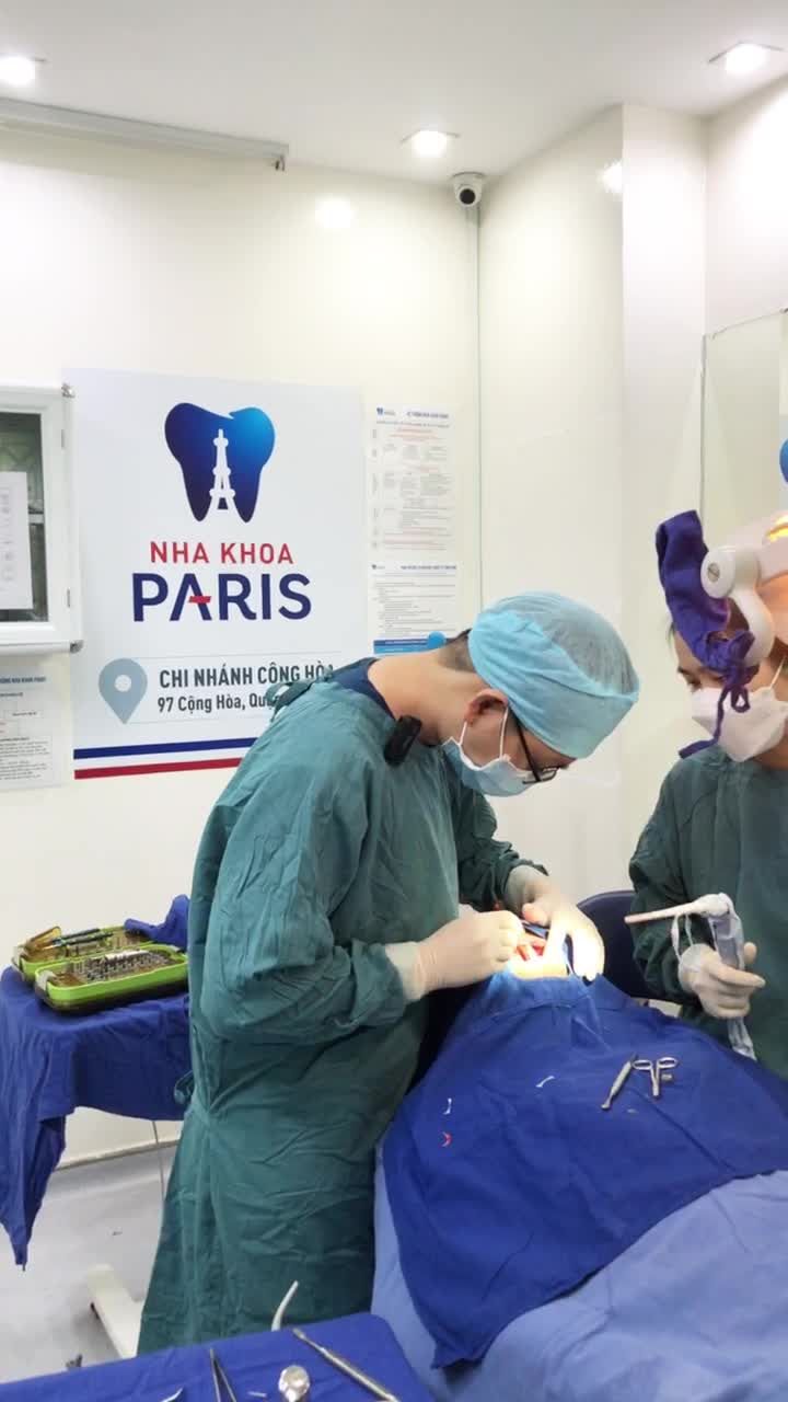Cận cảnh ca gắn implant tại Nha khoa Paris CN Cộng Hòa, TP. Hồ Chí Minh