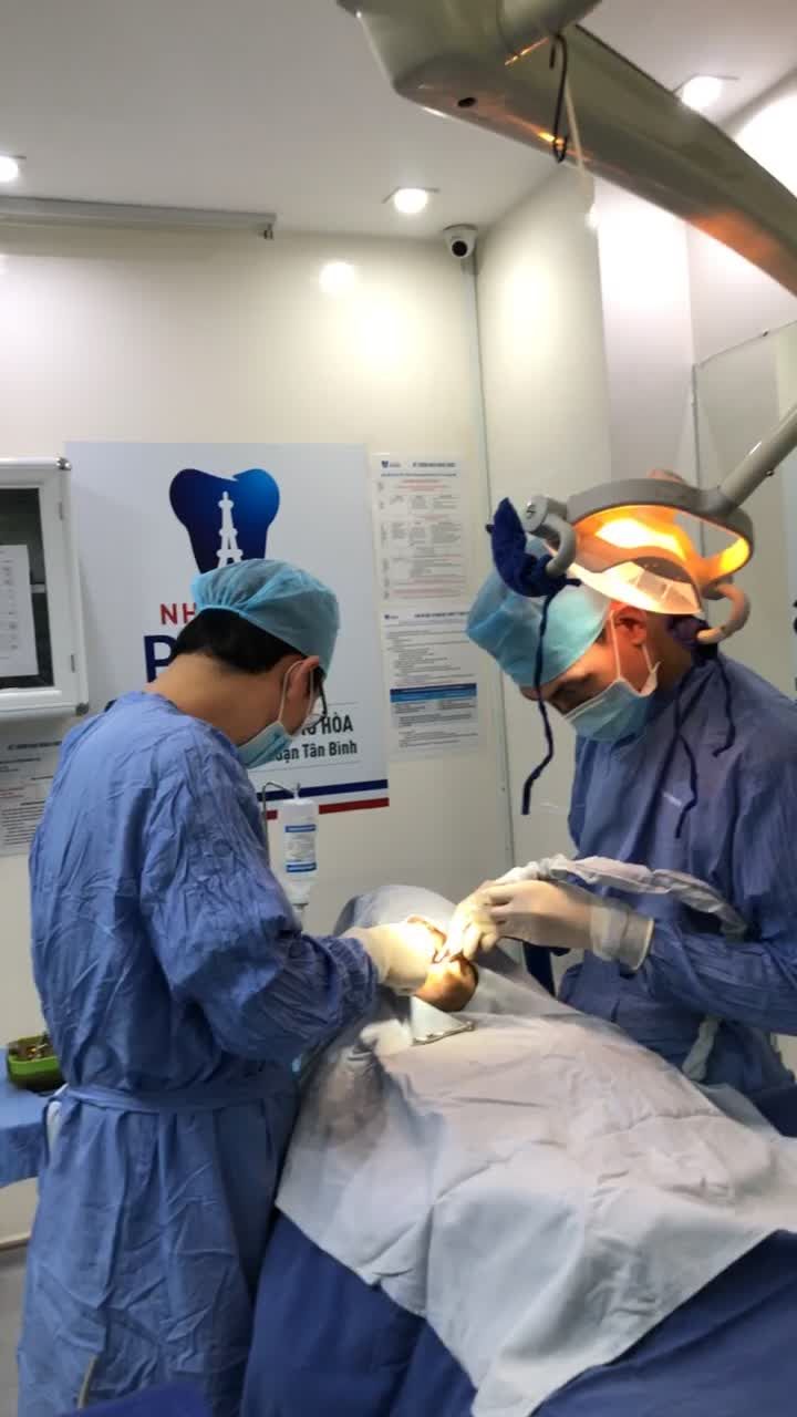 Chia sẻ của Bác sĩ khi cấy ghép implant tại NK Paris 84A Bà Huyện Thanh Quan