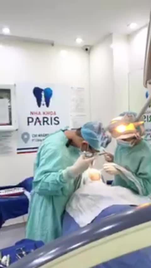 Phẫu thuật cấy ghép 02 trụ Dio tại Nha khoa Paris …