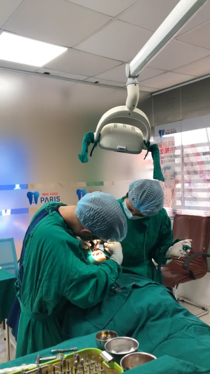 case cắm trụ implant tại Nha khoa Paris 12 Thái Thịnh