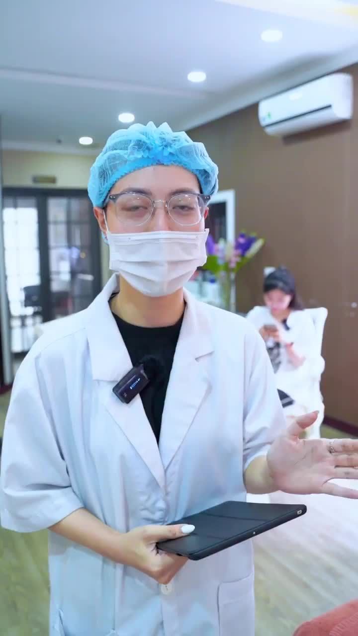 Khách hàng nói Dr.Hải Lê hay lừa khách quá, Bs nói làm mí sưng ít nhất 7 ngày mà em làm 4 ngày đã đỡ sưng nhiều rồi thấy nhẹ nhàng lắm