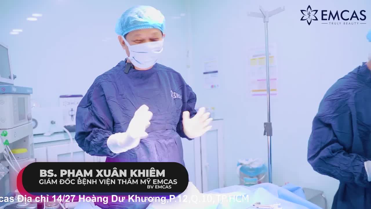 Khuôn mặt hốc hác khiến khách hàng già đi cả chục tuổi
