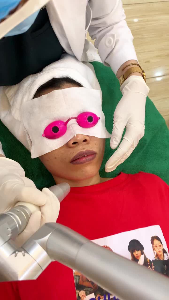 CỨU NGUY CA XĂM MÔI HỎNG CÙNG ĐÔNG Á