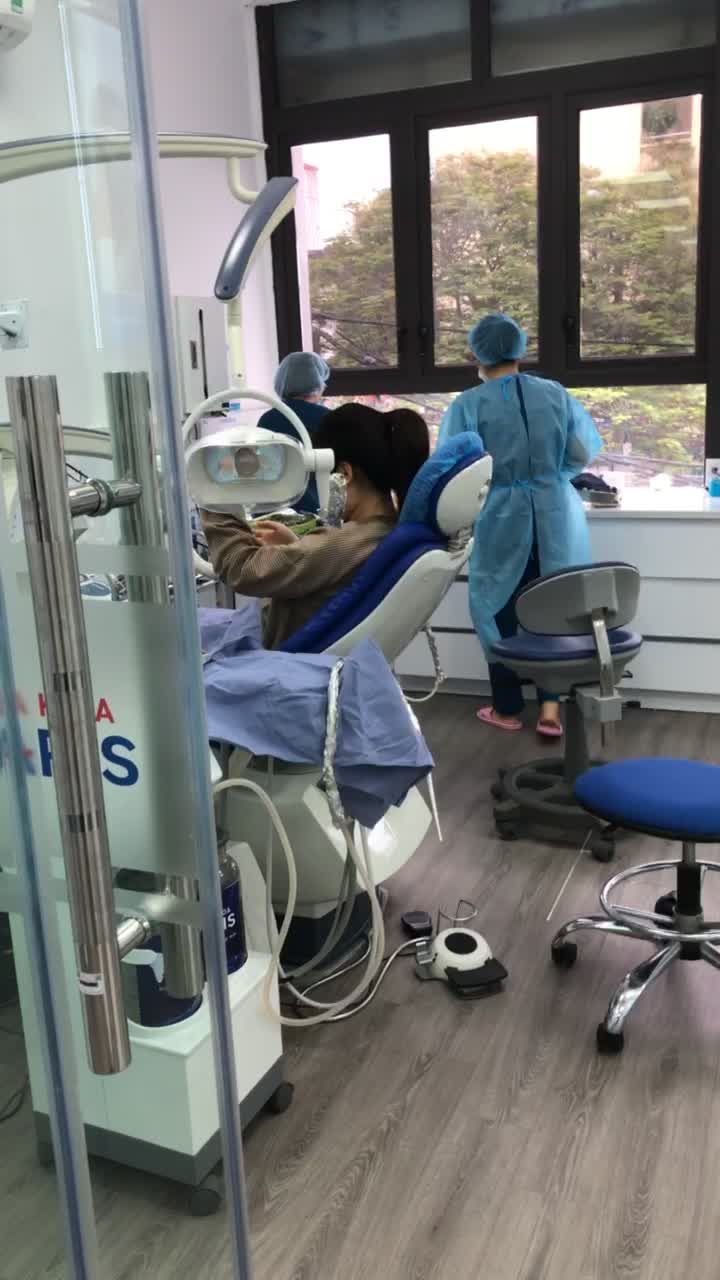 Phỏng vấn nhanh khách hàng chuẩn bị phẫu thuật Implant tại nha khoa Paris Hải Phòng