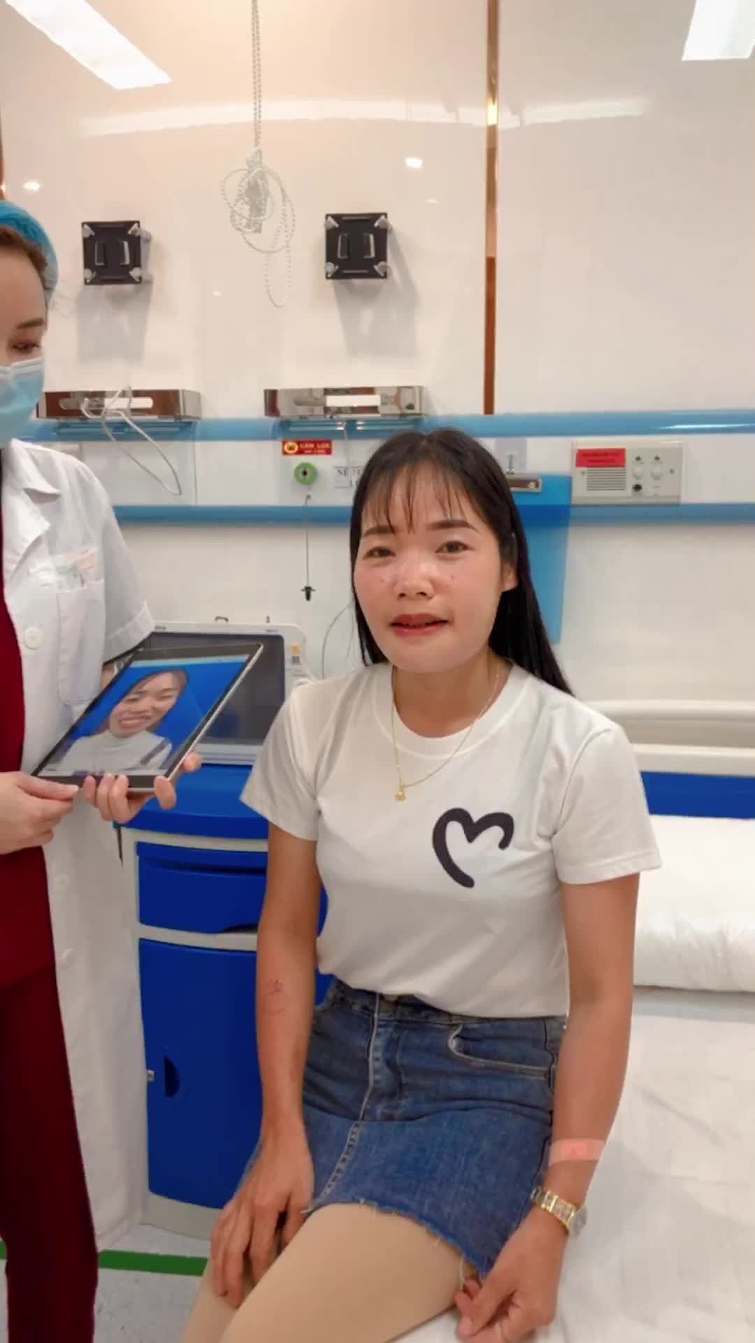 Kết quả phẫu thuật quá tuyệt với sau 2 ngày phẫu thuật hàm mặt tại Kangnam  - khách hàng hạnh phúc vì quá thay đổi