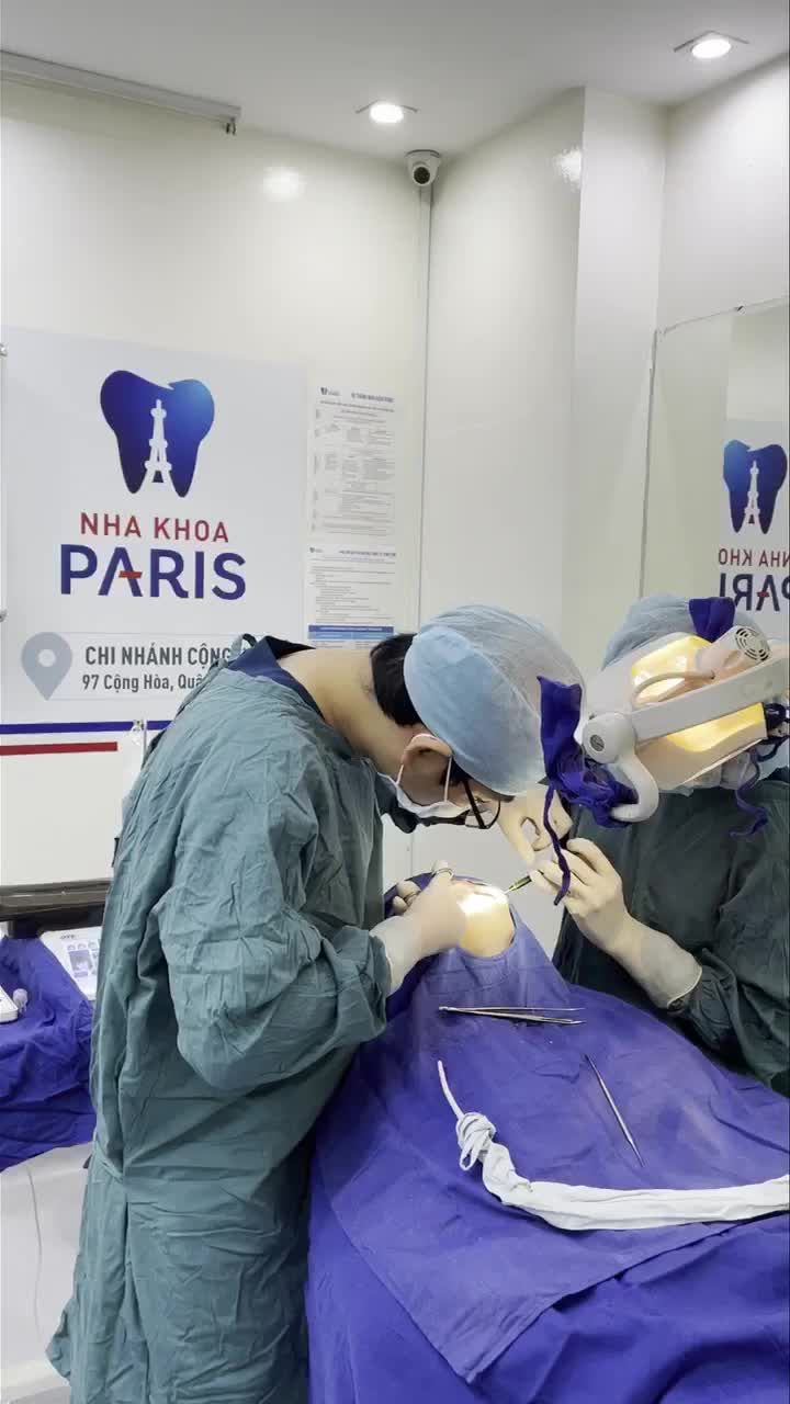 Cận cảnh ca gắn implant tại Nha khoa Paris CN Cộng Hòa, TP. Hồ Chí Minh