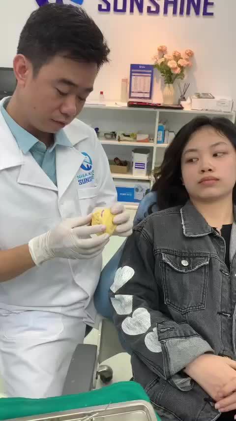 case  thăm khám và gắn mắc cài cùng bạn khách hàng Nguyễn Thu Trà tại nha khoa Sunshine !