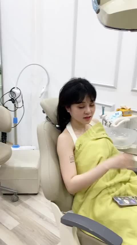 Trò chuyện cùng Tiktoker Ngọc Éng chuẩn bị DÁN SỨ VENEER